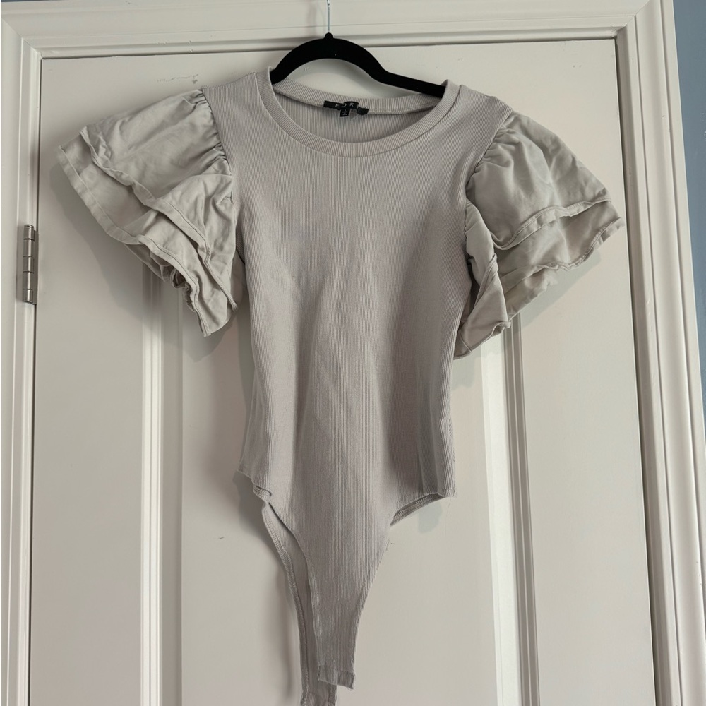 Ruffled Sleeve Bodysuit - Light Gray
